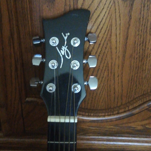 Guitar, books and strings. See pictures. - Picture 3 of 8